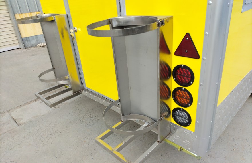 burger food trailer with gas tanks holder